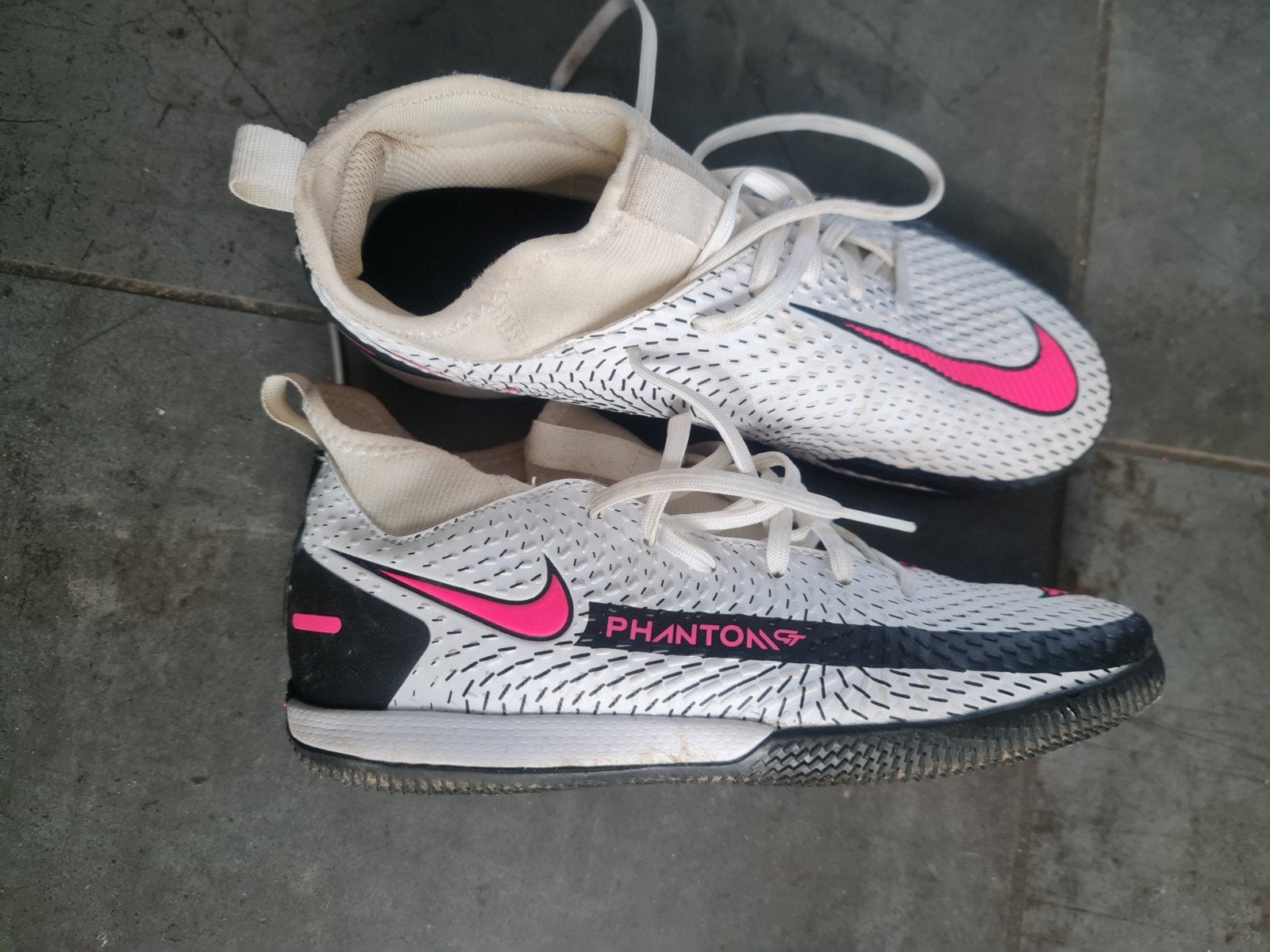 Lot de 3 paires de chaussures de foot enfants, Sports & Fitness, Enlèvement, Chaussures