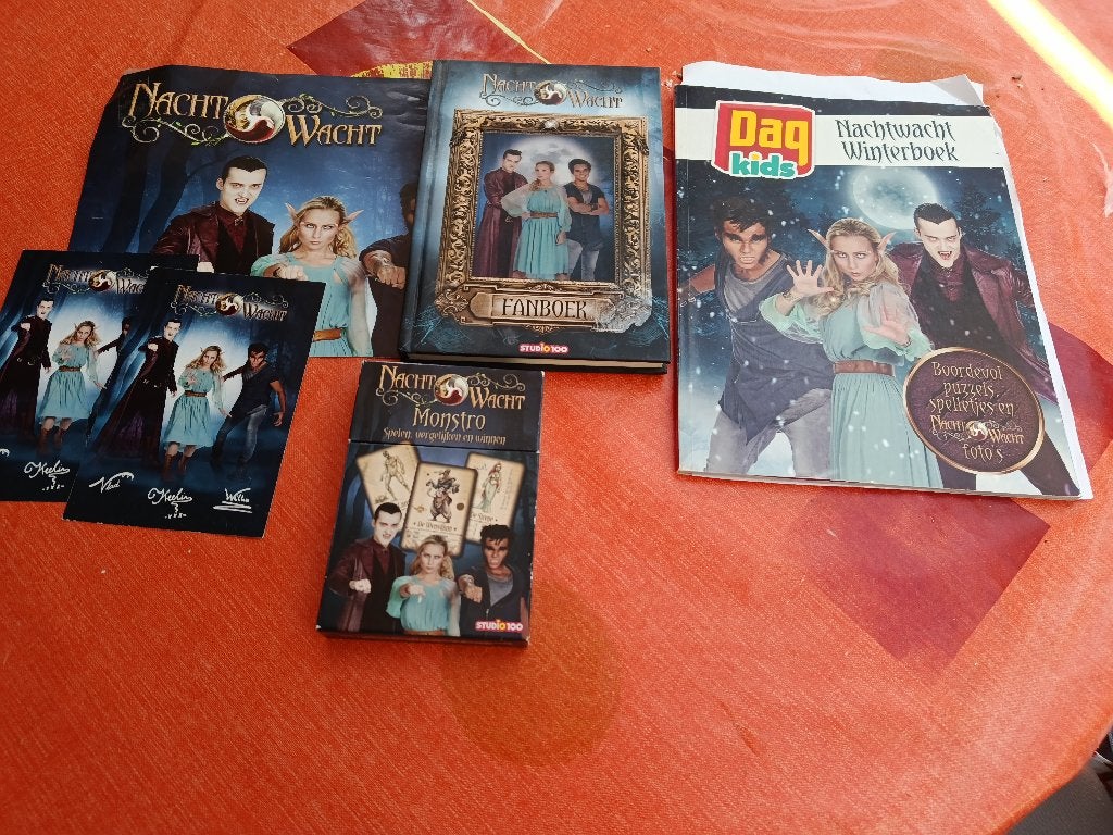 pakket de nachtwacht spel,fanboek, winterboek ,poster, Enlèvement ou Envoi, Neuf