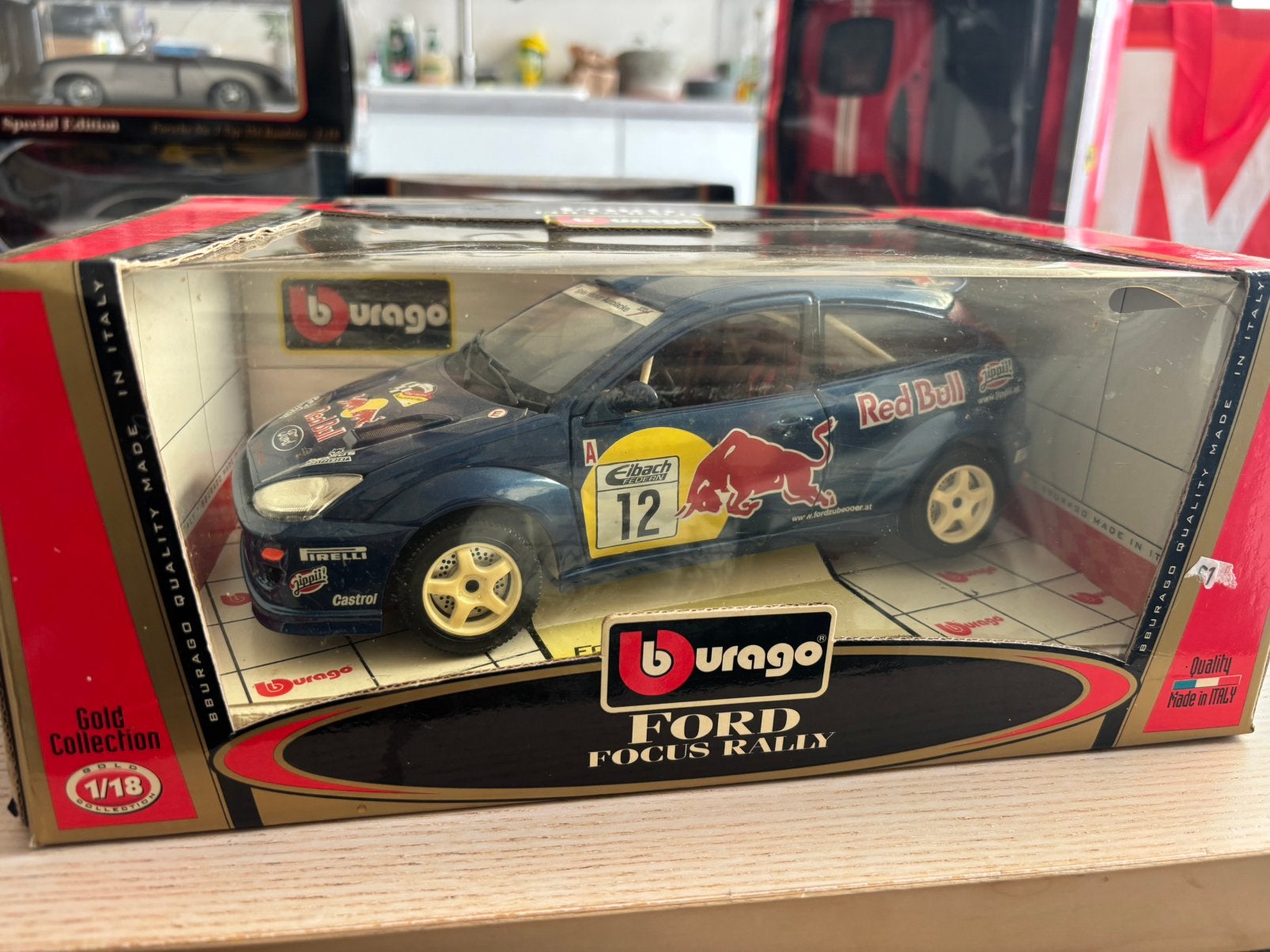 1:18 Ford Focus Rally Red Bull WRC (Burago), Hobby & Loisirs créatifs, Voitures miniatures | 1:18, Enlèvement ou Envoi, Comme neuf
