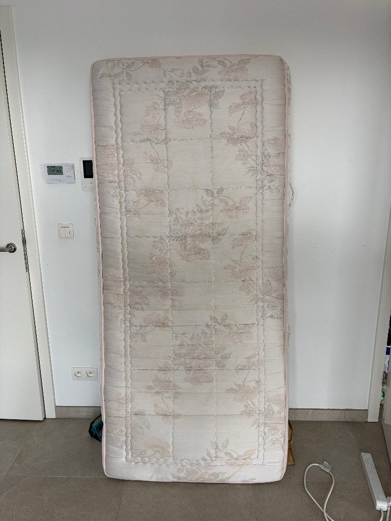 Matras + gratis 2 donsdekens dekbedovertrek en hoeslaken, Ophalen, Gebruikt, 90 cm, Matras