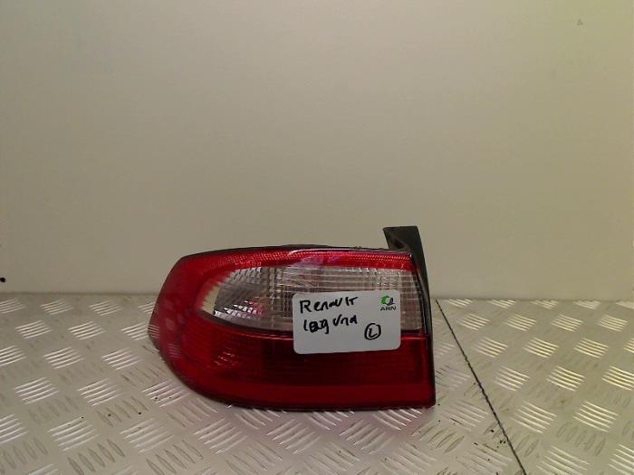 Feu arrière gauche d'un Renault Laguna, Renault, -, 3 mois de garantie, Utilisé