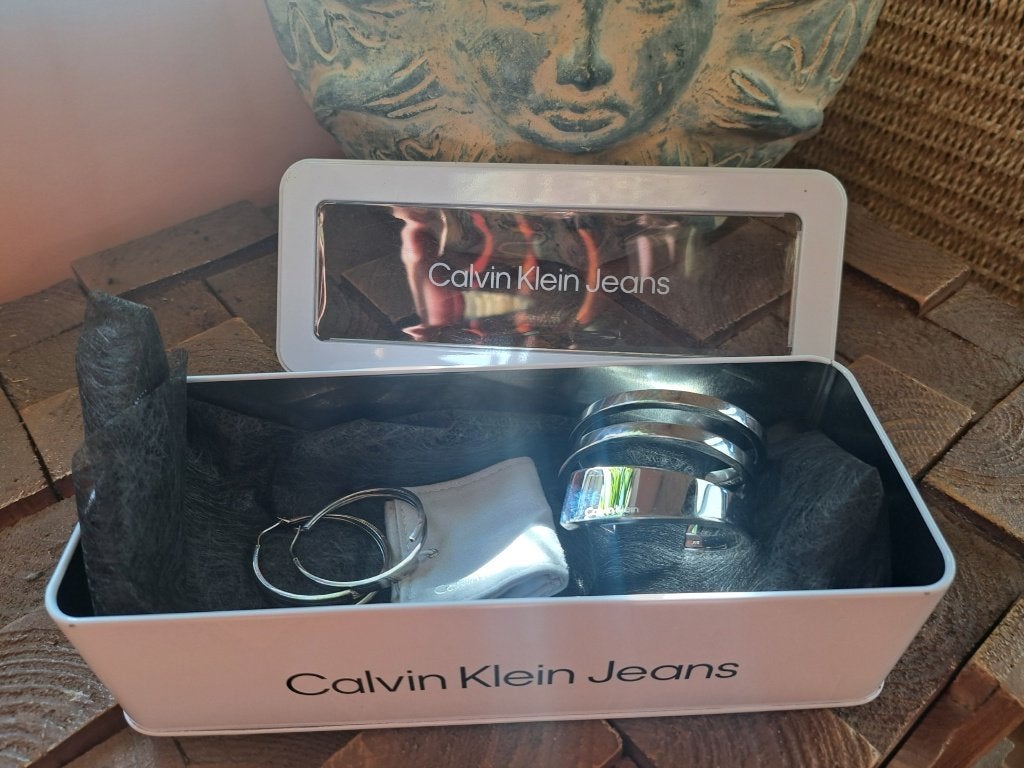 Bracelet jonc et créoles Calvin Klein, Bijoux, Sacs & Beauté, Enlèvement ou Envoi, Neuf, Argent, Acier