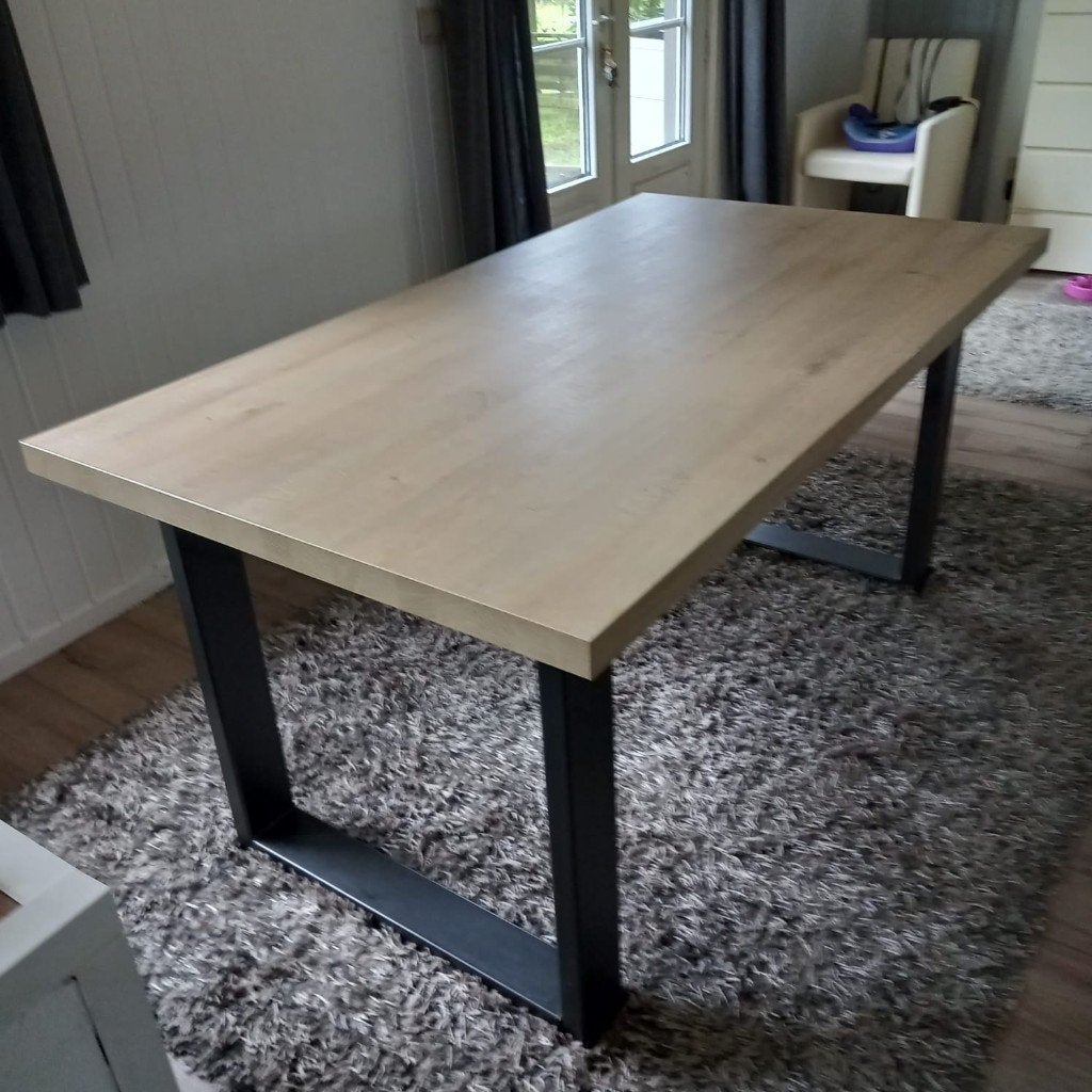 Stevige, industriële eettafel, Ophalen, 50 tot 100 cm, Zo goed als nieuw, Vijf personen of meer