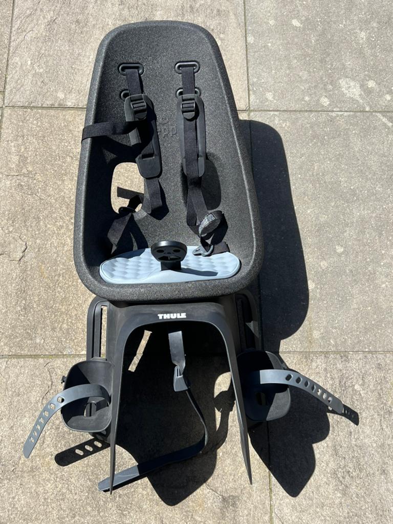 Thule Yepp Nexxt 2 Maxi fietsstoel grijs, Fietsen en Brommers, Fietsaccessoires | Fietsstoeltjes, Ophalen, Zo goed als nieuw