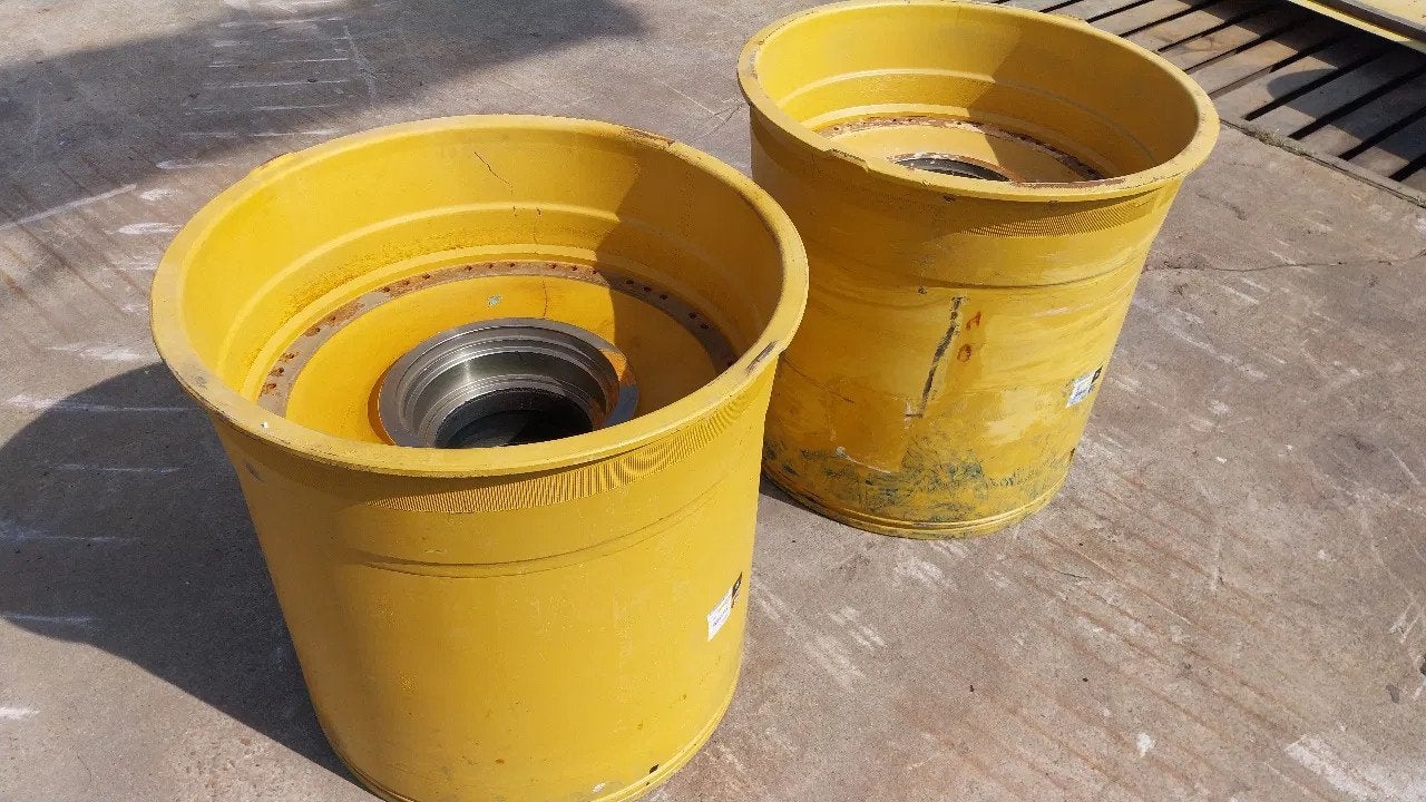 Caterpillar 621 rims / 8W-9985 / Unused