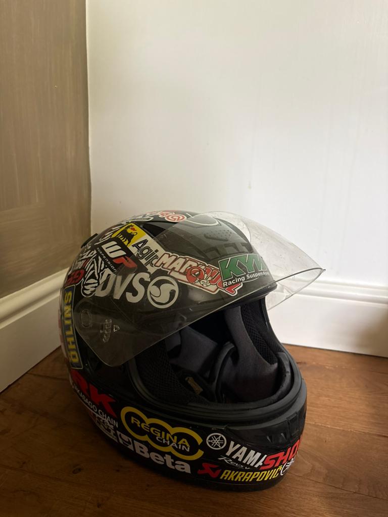 Motorhelm / Scooterhelm XXL – Zwart met stickers – E-keur, Overige merken, Heren, Ophalen of Verzenden, Tweedehands