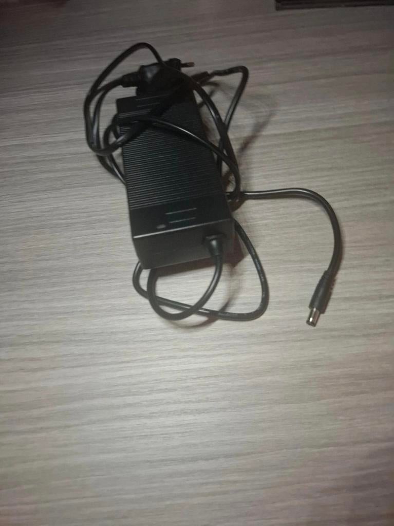 Chargeur de vélo 84W/42V/2A ;

HLT-180-4202000, Enlèvement ou Envoi