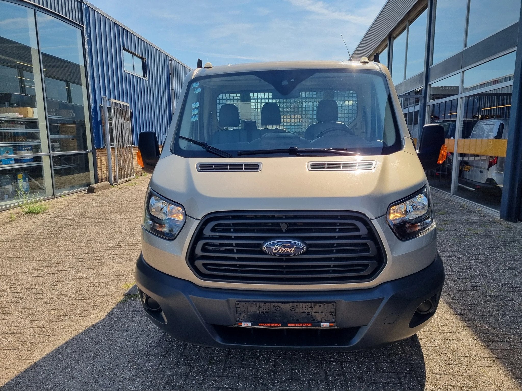 Ford Transit Open laadbak 2.0 TDCI 130 pk Euro 6 N1, Achterwielaandrijving, Euro 6, 4 cilinders, Beige