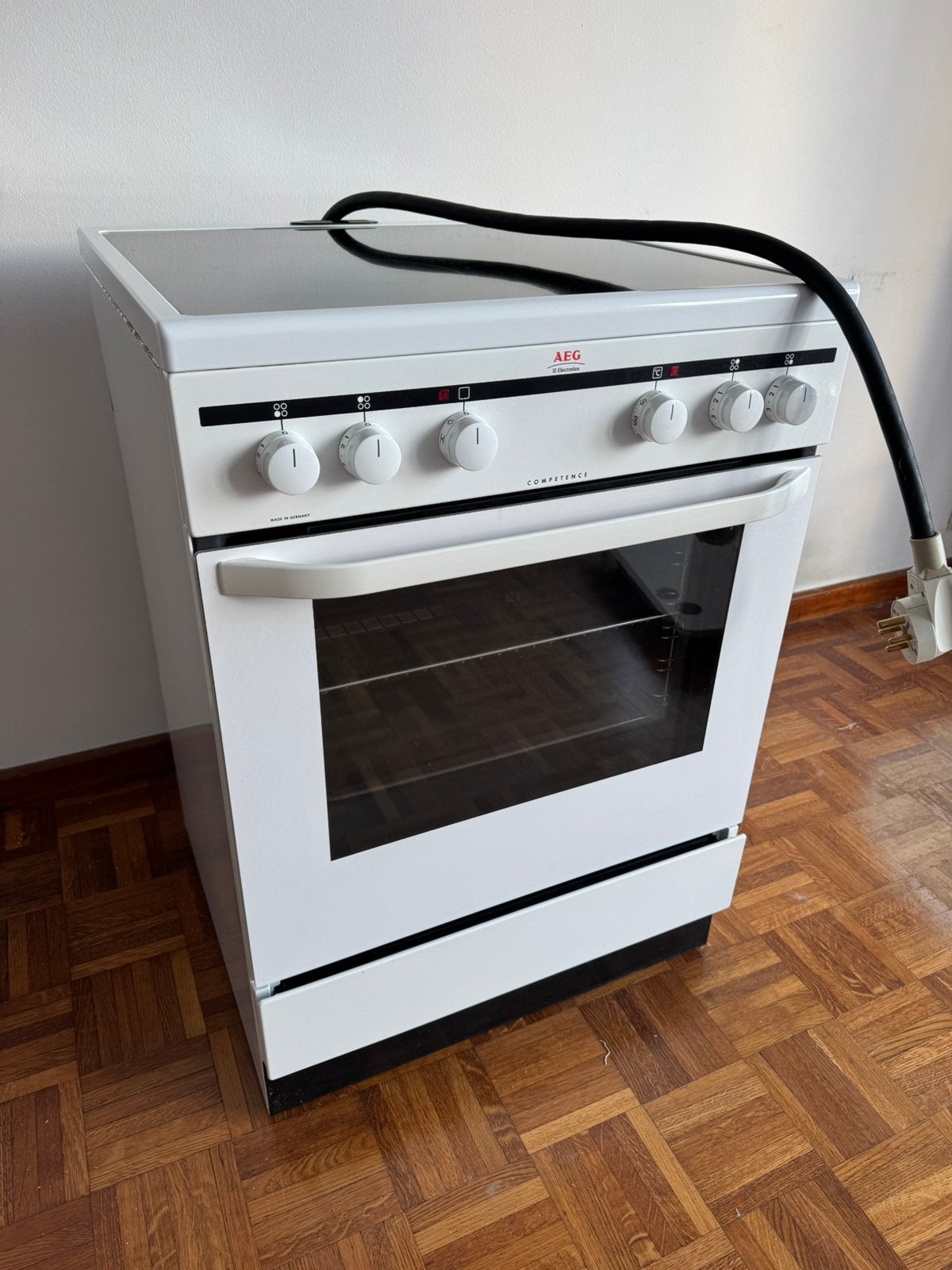 Cuisinière AEG en super état et fonctionnelle, Electroménager, Enlèvement, Comme neuf, Électrique, 4 zones de cuisson