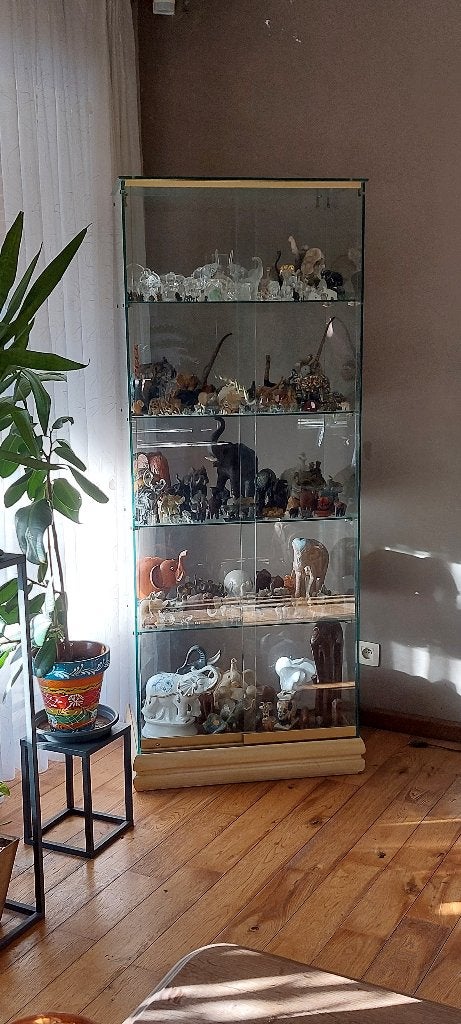 vitrine avec collection d'éléphants toutes origines, Collections, Enlèvement, Utilisé