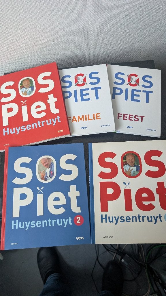 Complete reeks SOS Piet kookboeken – 5 boeken, Boeken, Ophalen of Verzenden, Zo goed als nieuw, Piet Huysentruyt, Hoofdgerechten