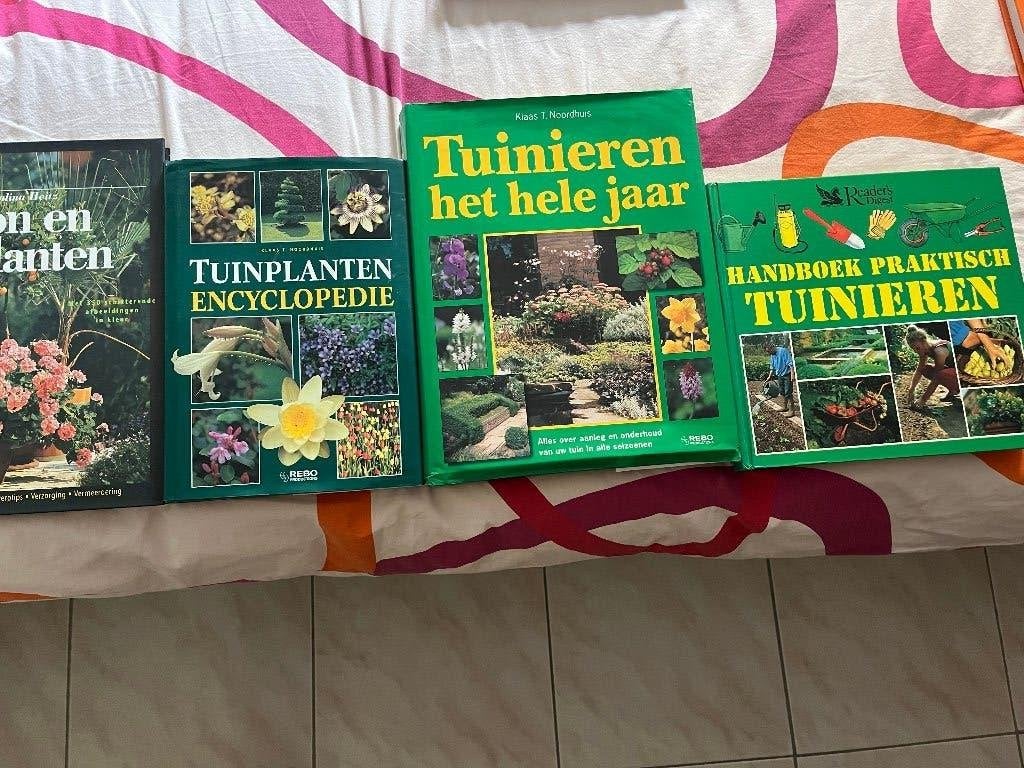 set van 4 uitgebreide tuinboeken,tuinieren en planten, Ophalen of Verzenden, Zo goed als nieuw, Tuinieren en Tuinplanten