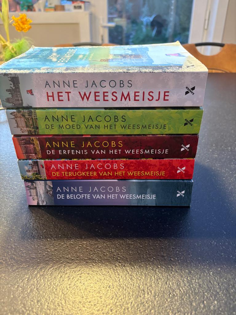 5-delige boekenreeks “Het weesmeisje” van Anne Jacobs, Boeken, België, Anne Jacobs, Ophalen, Gelezen