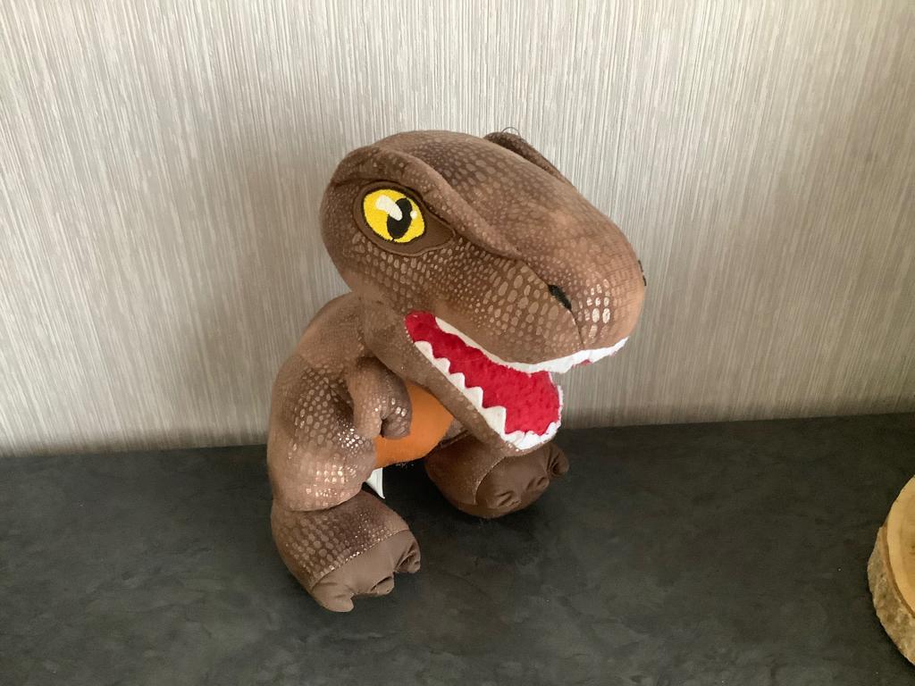 Jurassic World pluche dino character (18 cm), Gebruikt, Overige merken, Ophalen of Verzenden, Wasbaar