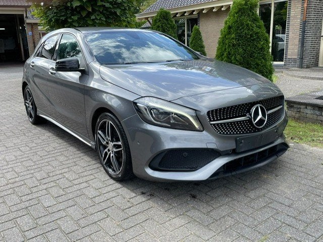 Mercedes-Benz A-klasse 180 d AMG LINE NAVI PDC, Auto's, Leder en Stof, 5 deurs, Zilver of Grijs, Te koop