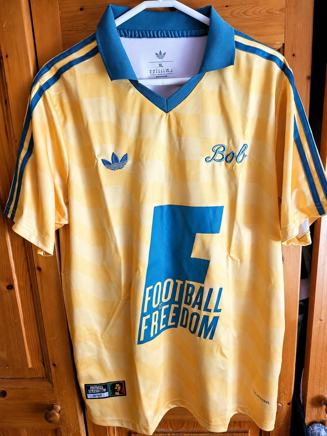 Het klassieke Bob Marley-shirt „Voetbal is vrijheid” van Adi, Maat L, Ophalen of Verzenden, Shirt