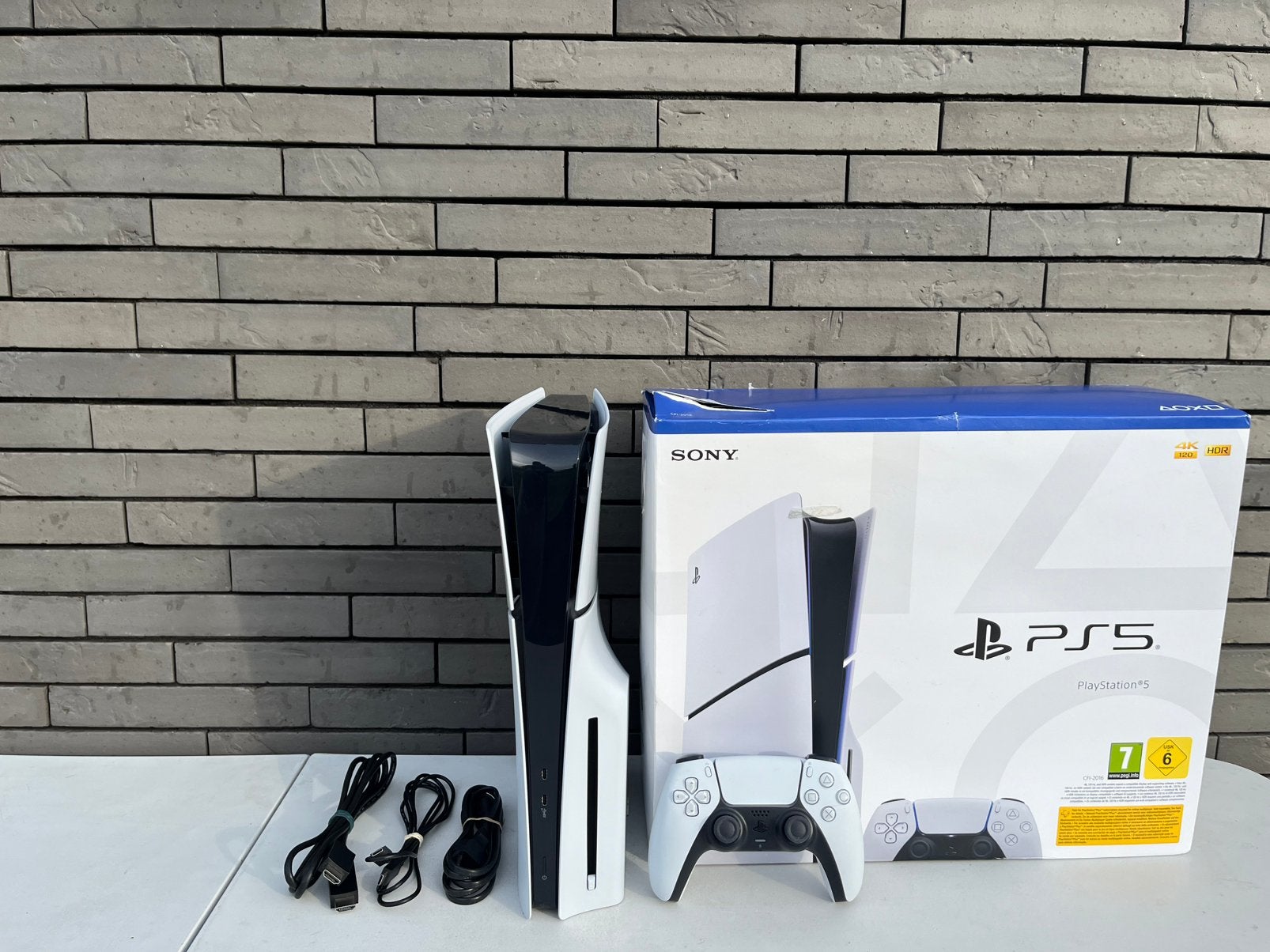 PS5 Slim Disc Edition (1TB) + 1 Controller + Games, Games en Spelcomputers, Ophalen of Verzenden, Zo goed als nieuw