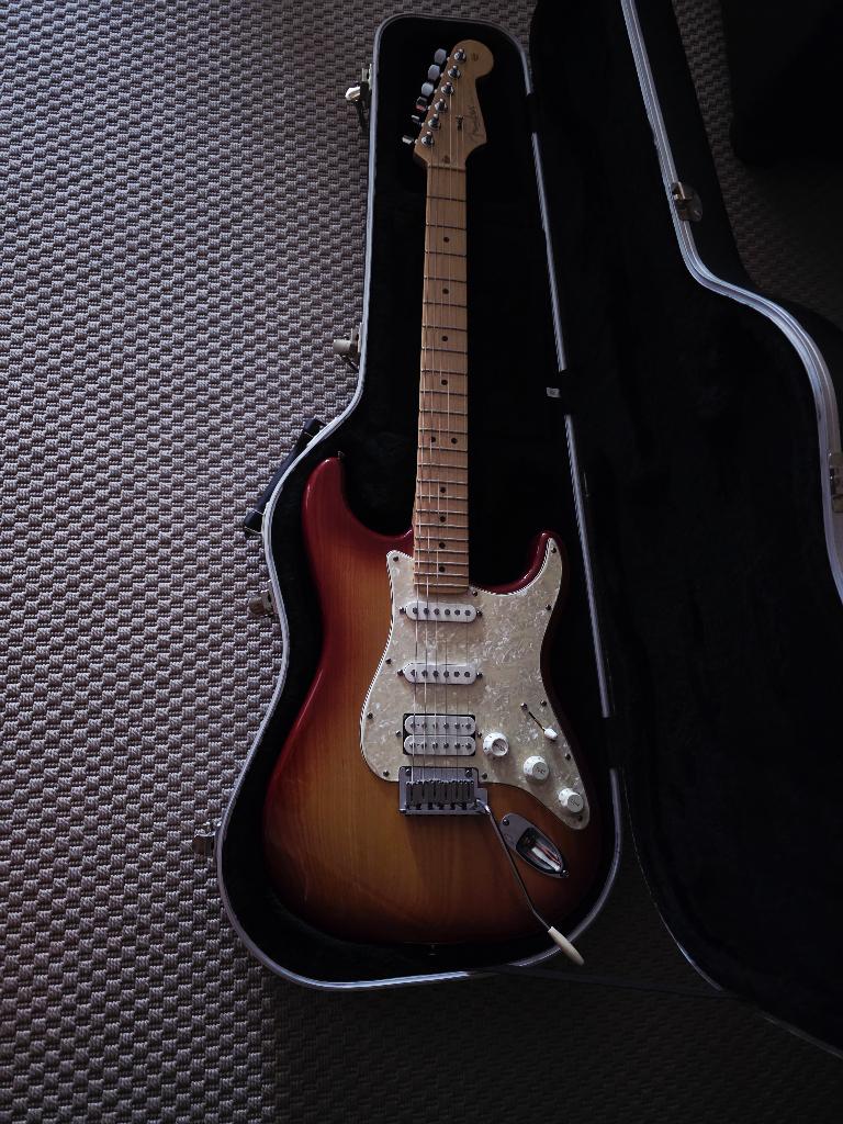 Fender Stratocaster 60 th Anniversary USA, Muziek en Instrumenten, Snaarinstrumenten | Gitaren | Elektrisch, Ophalen, Gebruikt