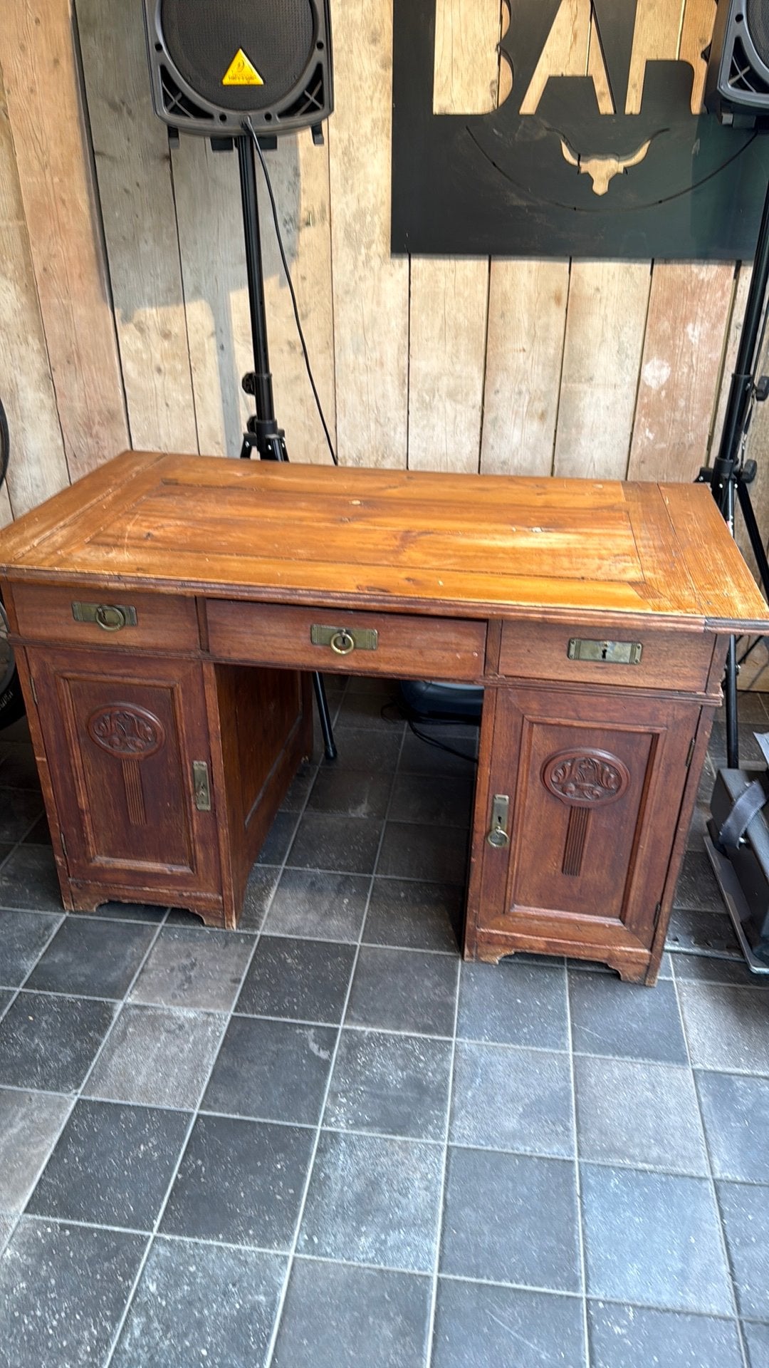 Bureau ancien, Enlèvement