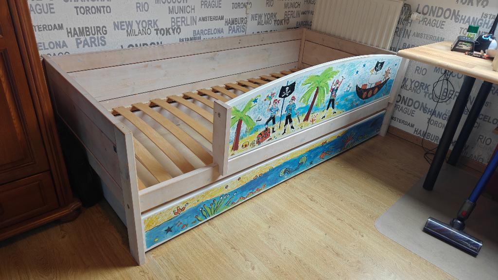 lit pour enfant pirate avec protection antichute amovible., Enlèvement, Utilisé, Autres types