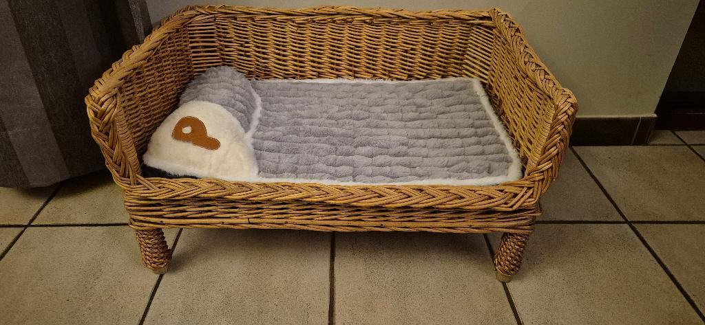 rieten hondenmand voor kleine hond, Dieren en Toebehoren, Hondenmanden, Ophalen, Zo goed als nieuw, Riet