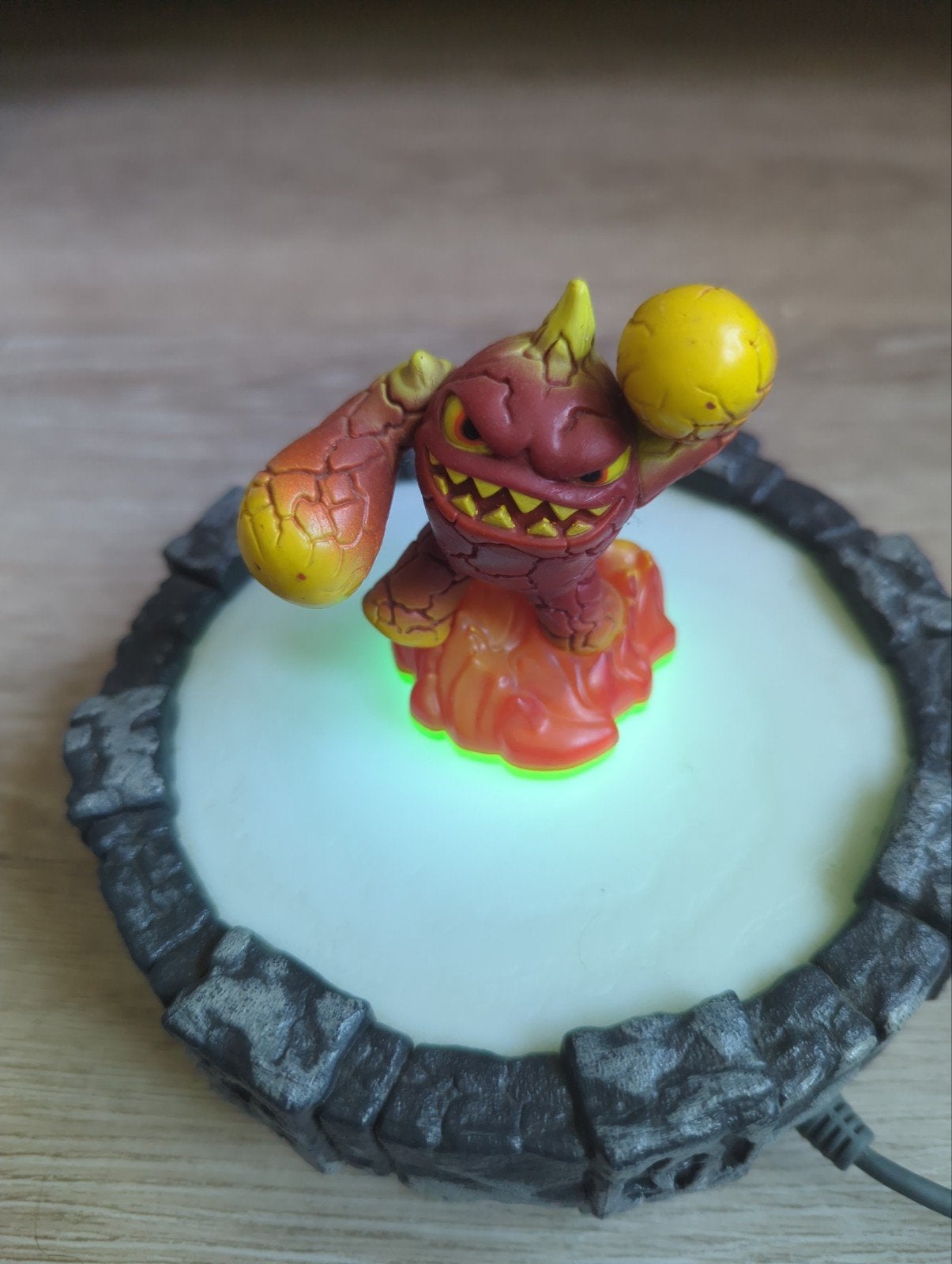 Skylanders Giants LightCore Eruptor-figuur, Games en Spelcomputers, Ophalen of Verzenden, Zo goed als nieuw