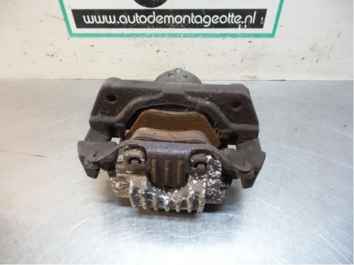 Remklauw (Tang) rechts-voor van een BMW 5-Serie (5-Serie 02-, Auto-onderdelen, Remmen en Aandrijving, BMW, Gebruikt, 3 maanden garantie