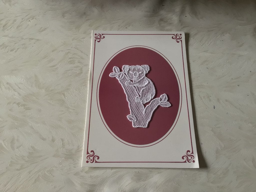 1 carte postale : dentelle de Bruges, koala, ours, Enlèvement ou Envoi