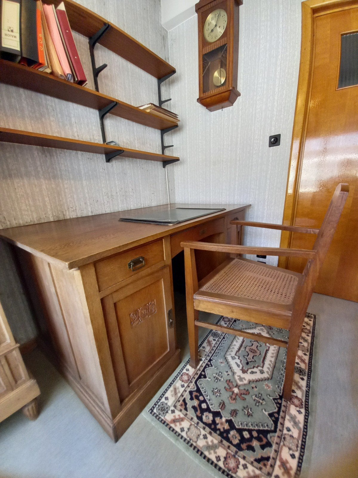 Art Deco bureau., Ophalen