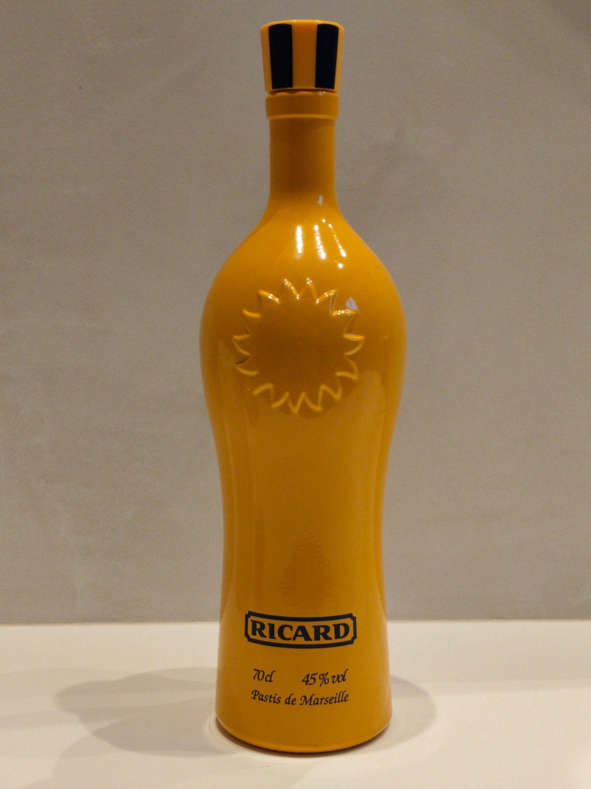 Gele Ricard-fles, Ophalen