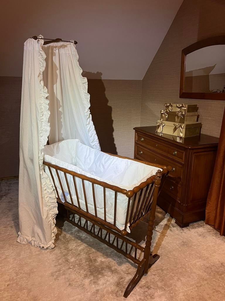 Ancien berceau alsacien avec baldaquin – fin XIXᵉ siècle, Enfants & Bébés, Berceaux & Lits, Utilisé, Berceau, Enlèvement