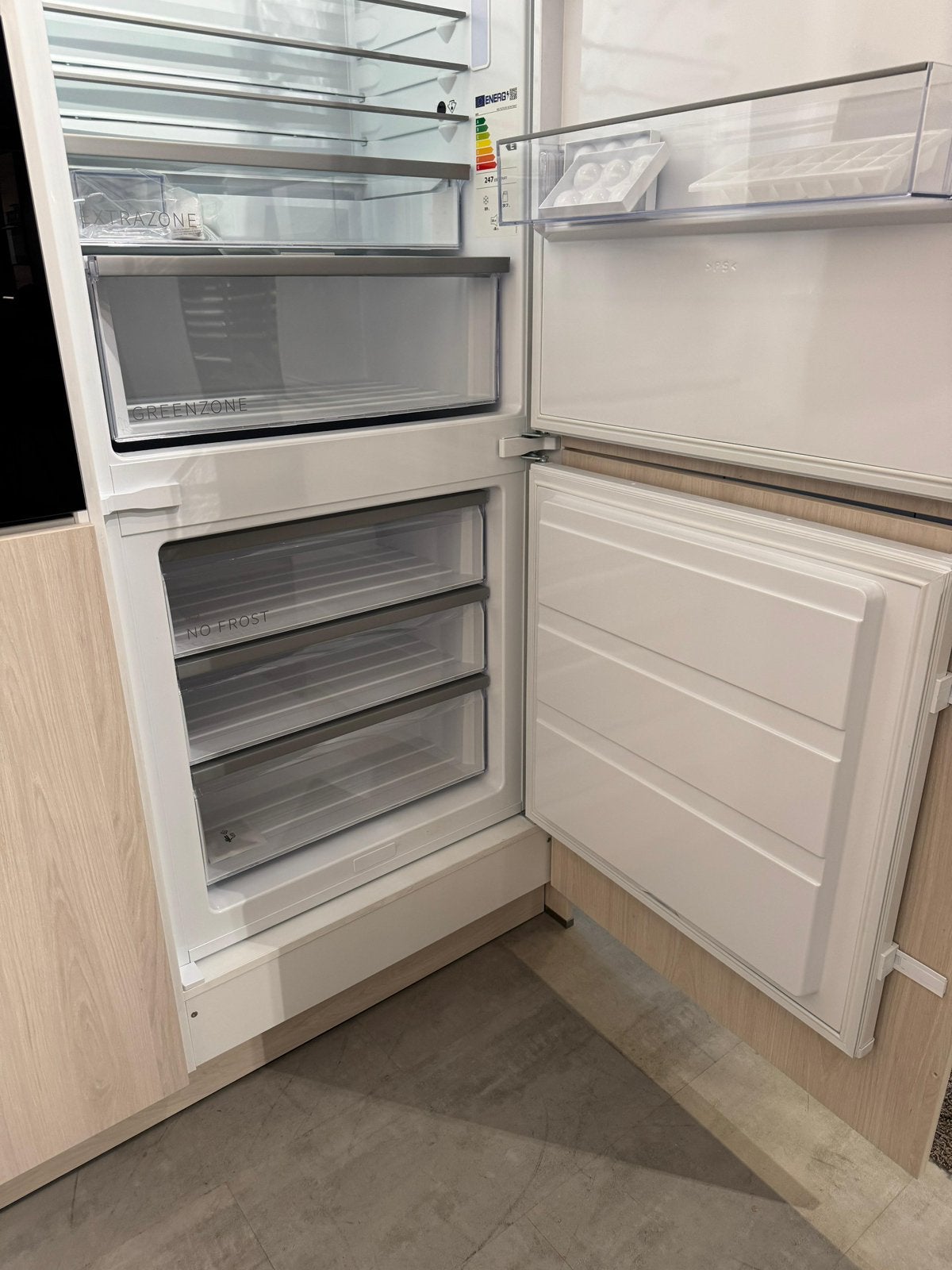 NIEUW Showroom Hoekkeuken + Apparaten + GEDEMONTEERD, Ophalen of Verzenden, Hoekkeuken