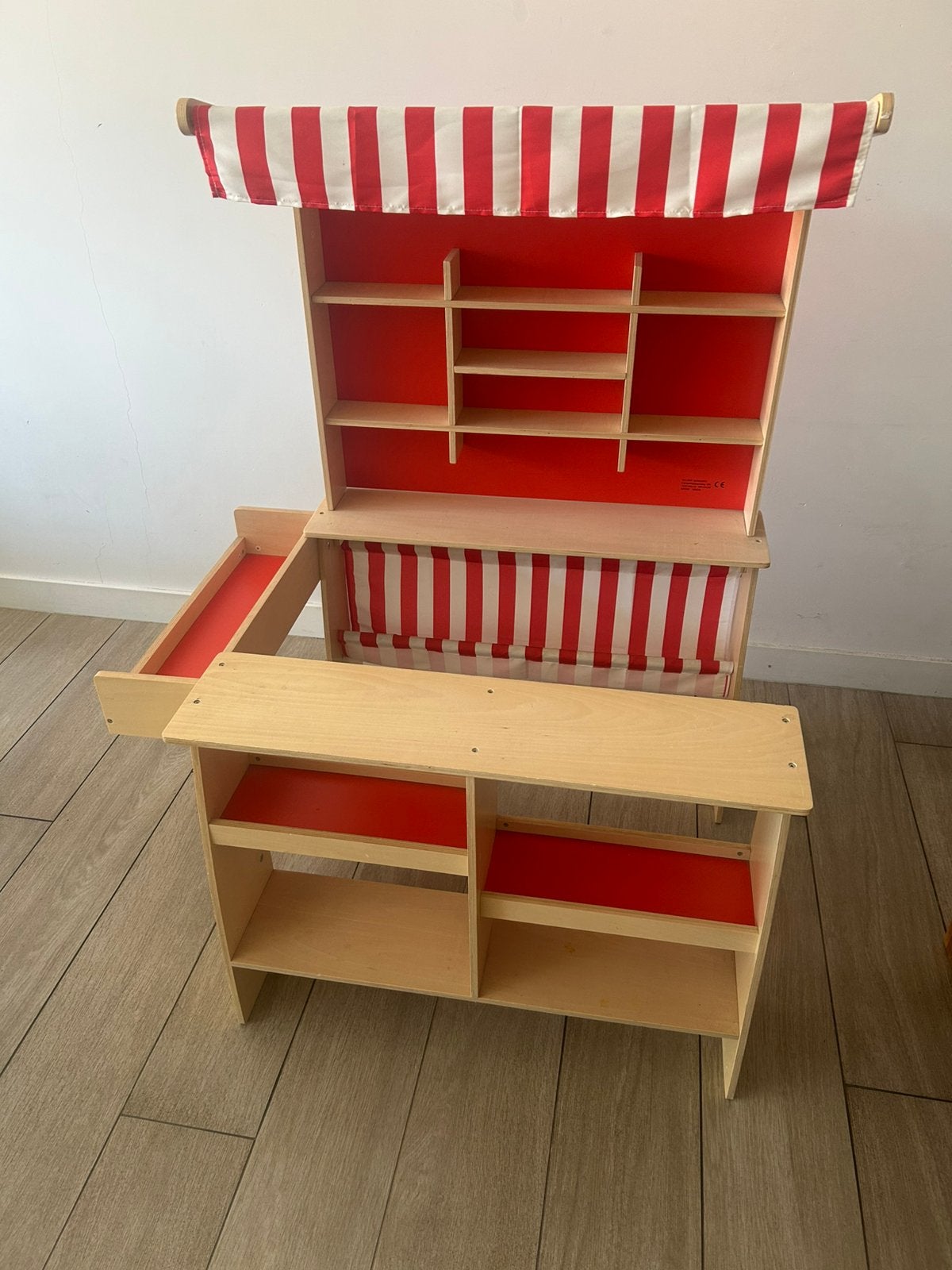 Boutique + attributs, Enlèvement, Comme neuf