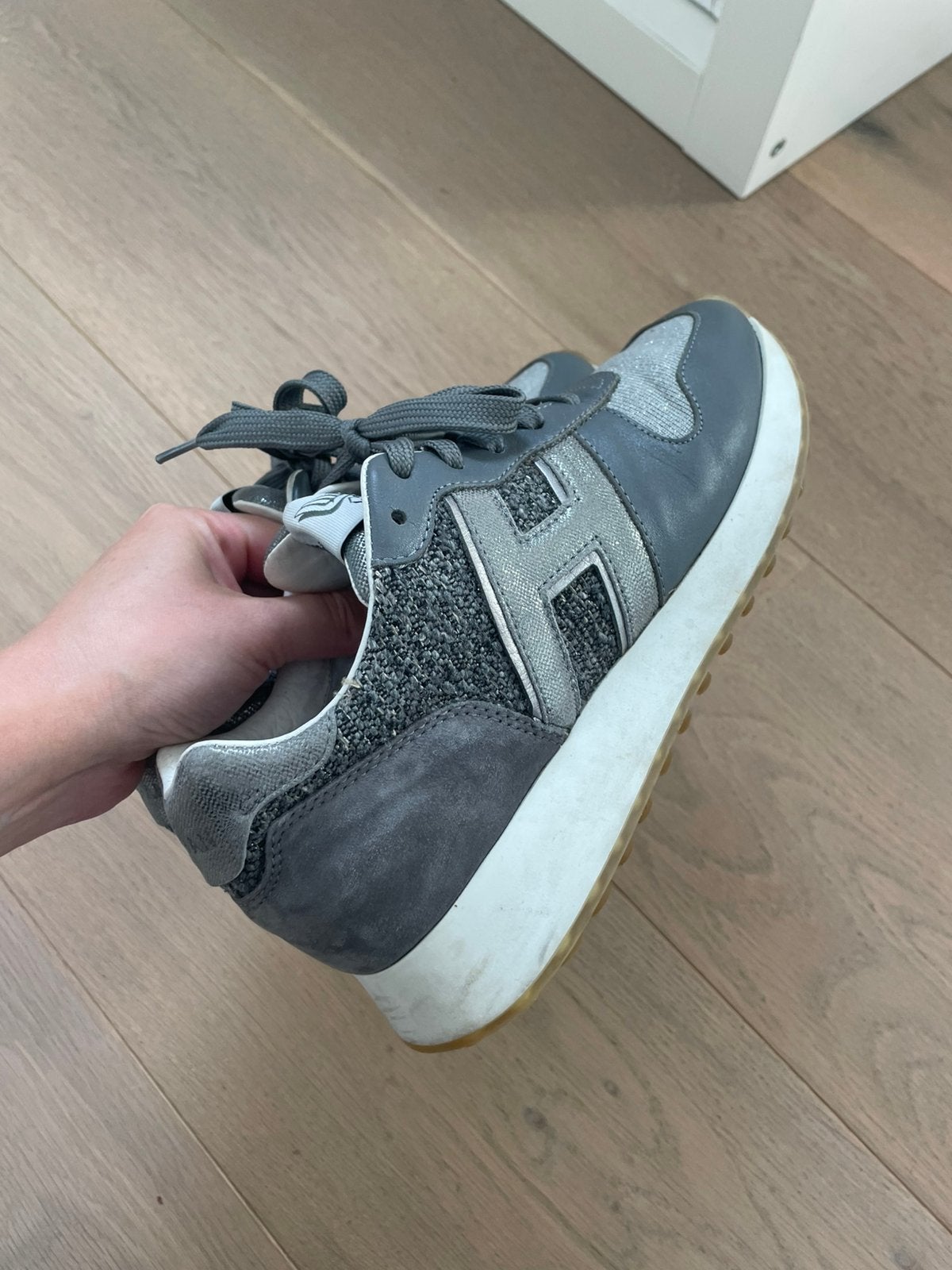Hogan sneakers 37, Ophalen of Verzenden, Zo goed als nieuw, Sneakers, Grijs