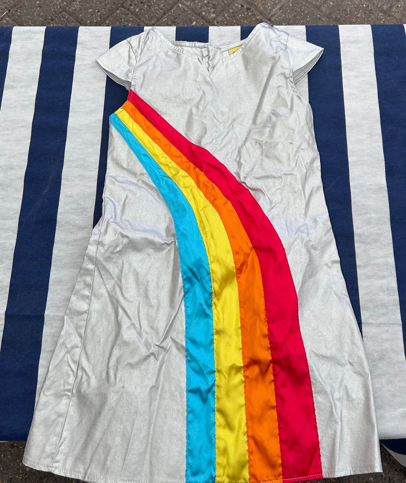 Origineel K3 Regenboog Jurkje (Zilver), Studio 100, Maat 122, Studio 100, Robe ou Jupe, Comme neuf, Enlèvement