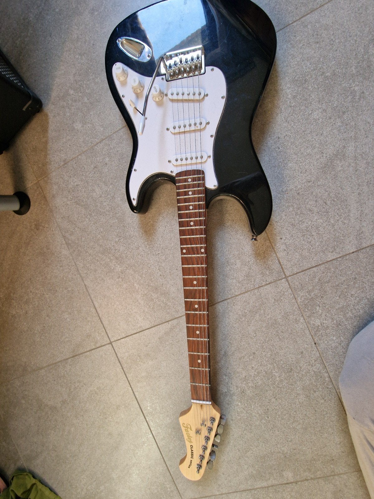 Fazley elektrische guitar, Ophalen