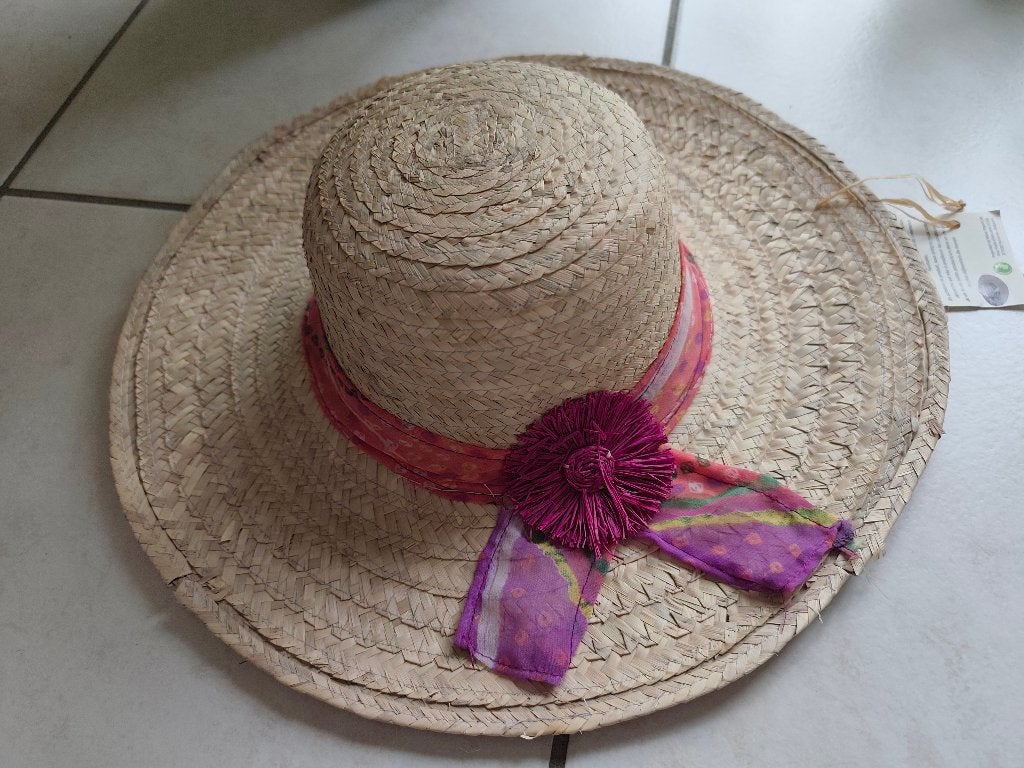 Chapeau dame avec ruban et fleur. T : 57., Kleding | Dames, Hoeden en Petten, Ophalen, 56 of 57 cm (M, 7 of 7⅛ inch), Hoed, Nieuw