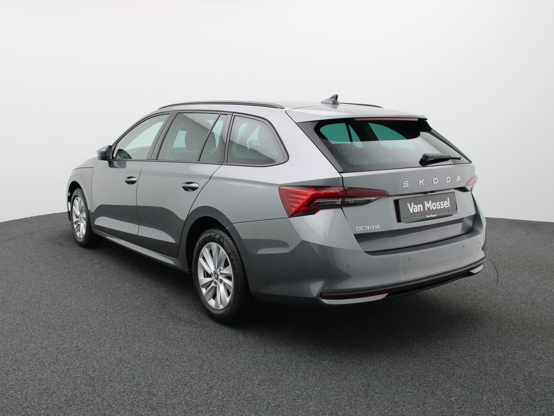 Skoda Octavia Combi 1.5 TSI eTec 110kW DSG7 SELECTION, Argent ou Gris, Achat, Entreprise, Entretenue par le concessionnaire