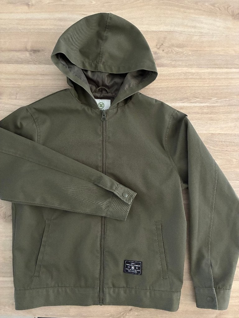 DC Re/solve mosgroene regenjas (14j), Caravanes & Camping, Vêtements de pluie, Enlèvement, Utilisé, Imperméable, Kinderen