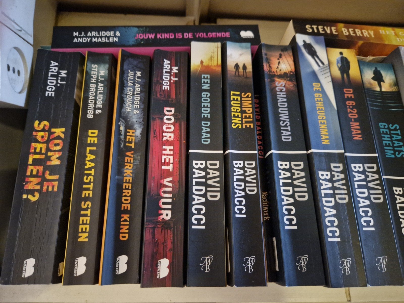 verschillende thrillers....brown, marsson s,bryndza ,arlidge, Ophalen, Zo goed als nieuw