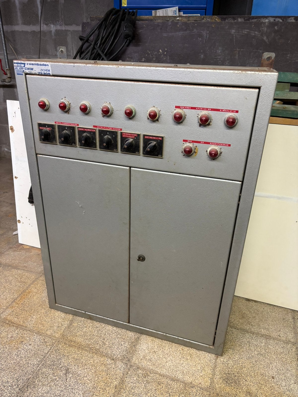 ‘Retro’ schakelkast, Doe-het-zelf en Bouw, Elektriciteit en Kabels, Ophalen, Gebruikt