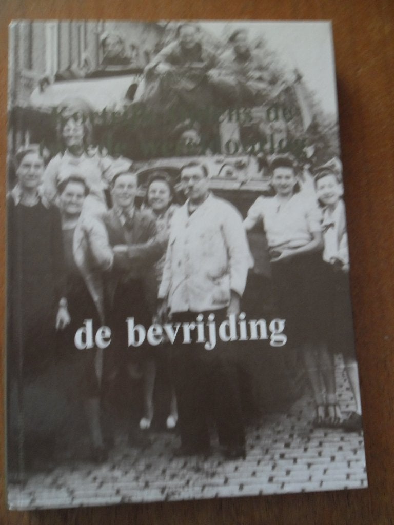 Kortrijk tijdens de 2 wereldoorlog, Boeken, Gelezen, Ophalen of Verzenden, Algemeen, José Vanbossele
