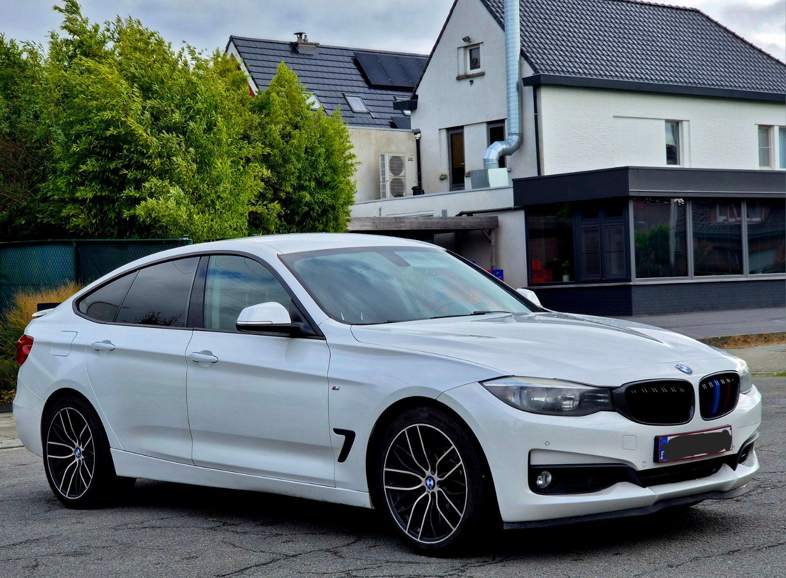 BMW 318d GT Sportpakket – 2014
 230.000 km
 Parelmoerwit, Autos, Cuir, Achat, Euro 6, Réception radio numérique