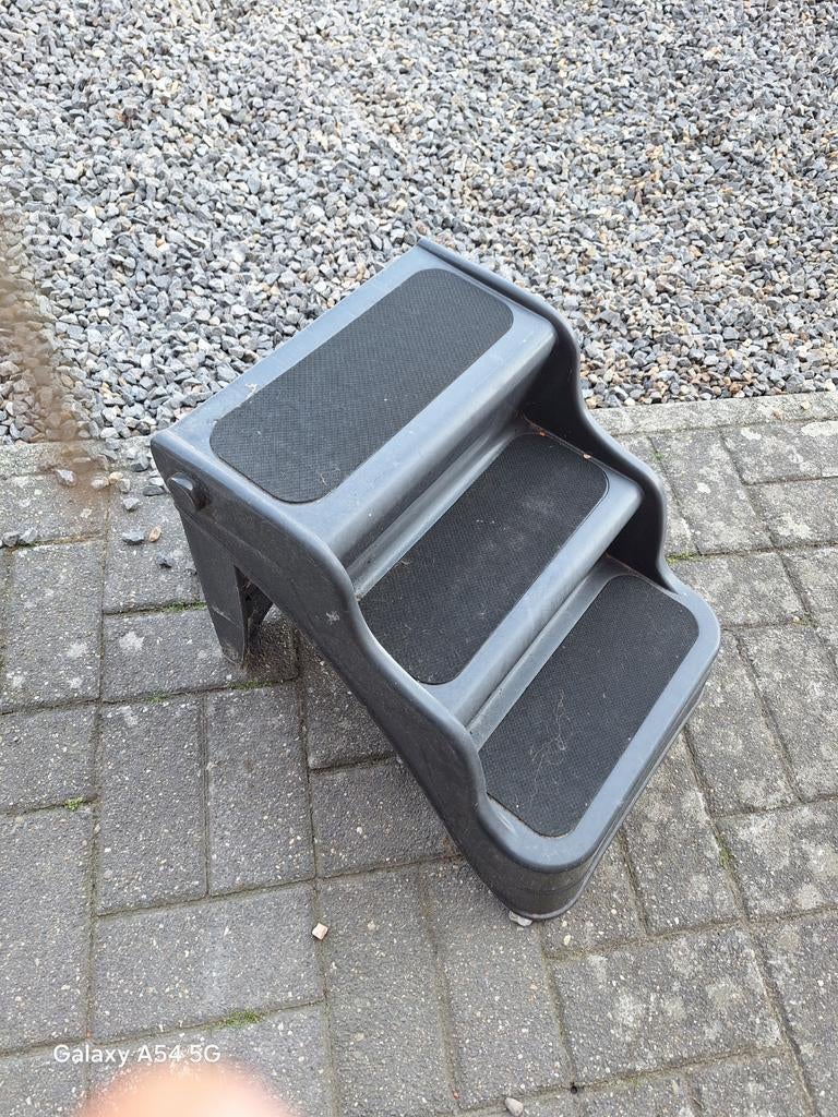 Honden trapje, Ophalen