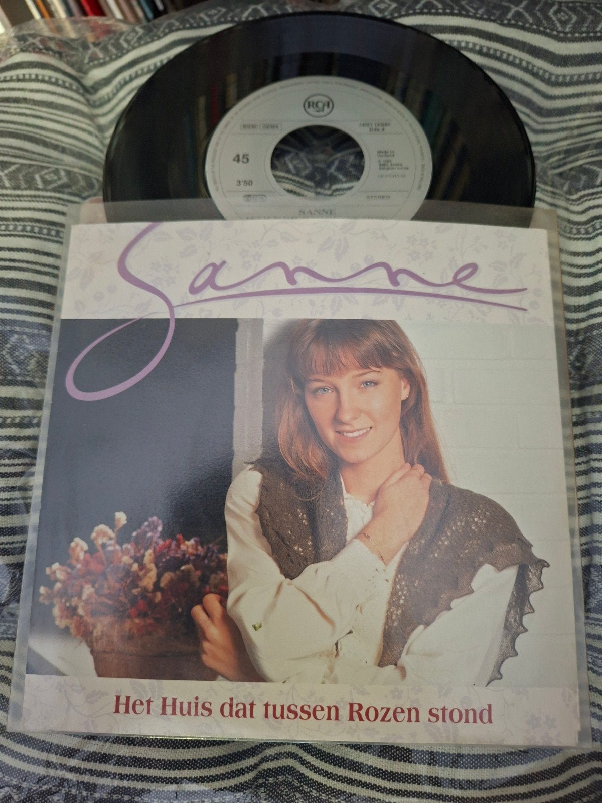 Sanne  het huis dat tussen rozen stond, 7 inch, Zo goed als nieuw, Beschermende buitenhoes, Overige typen