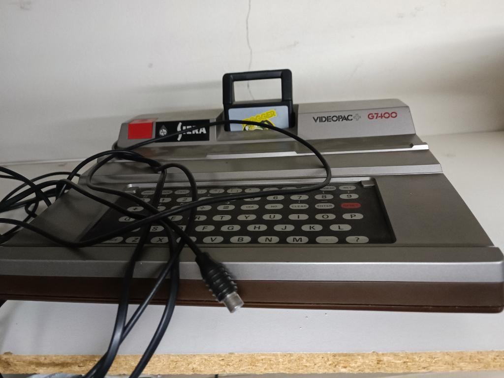 Philips Videopac G7400 + Frogger cartridge, Hobby & Loisirs créatifs, Jeux de société | Autre, Enlèvement ou Envoi