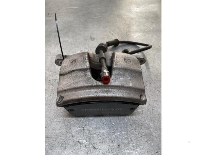 Etrier de frein (pince) avant gauche d'un Mercedes CLA, 3 mois de garantie, Utilisé, -, -