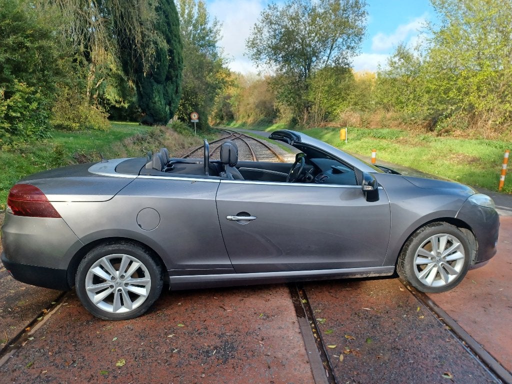 Megane cabriolet  !!! Faible Km !!!, Autos, Argent ou Gris, Achat, Cabriolet, Boîte manuelle