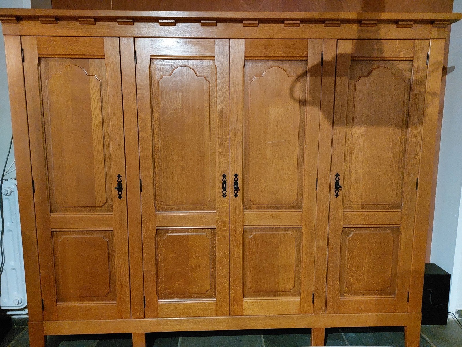 Grande garde-robe / armoire ancienne en chêne massif – 4 por, Enlèvement