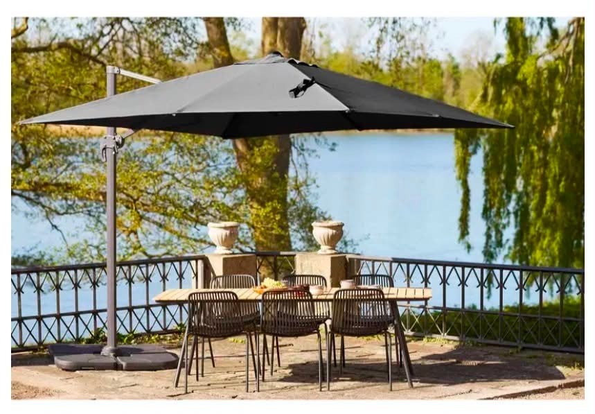 Nieuwe Parasols 300x300cm inclusief voet en hoes, Ophalen